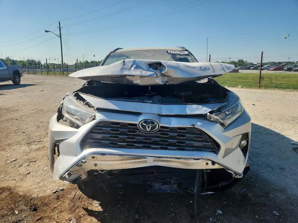 2021 TOYOTA RAV4 XSE  