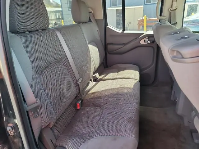 2010 NISSAN FRONTIER CREW CAB SE  