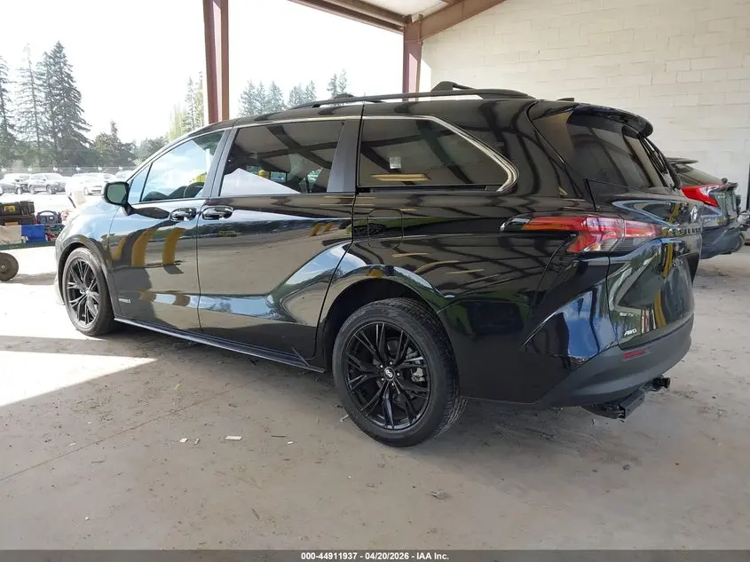 2021 TOYOTA SIENNA LE