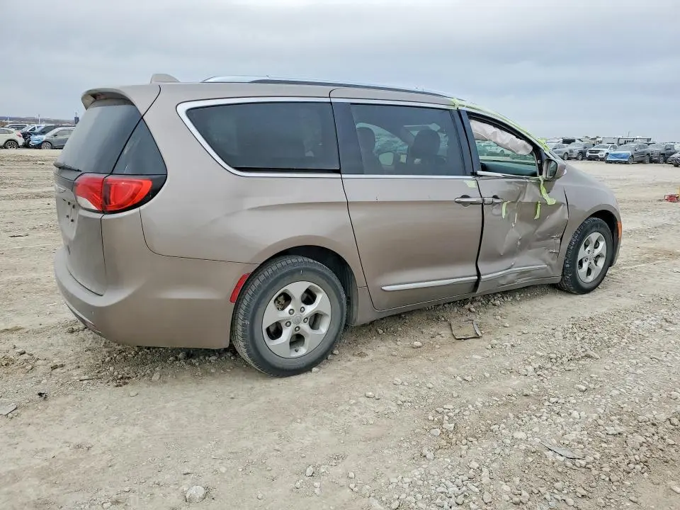 2017 CHRYSLER PACIFICA TOURING L PLUS  