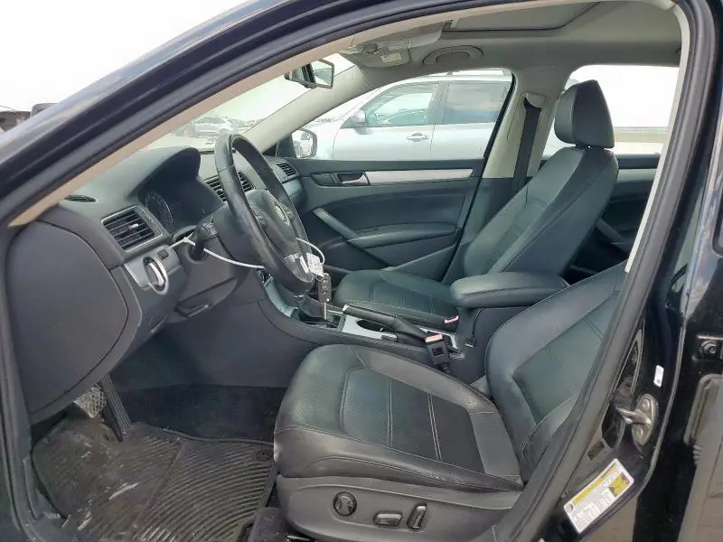 2013 VOLKSWAGEN PASSAT SE  