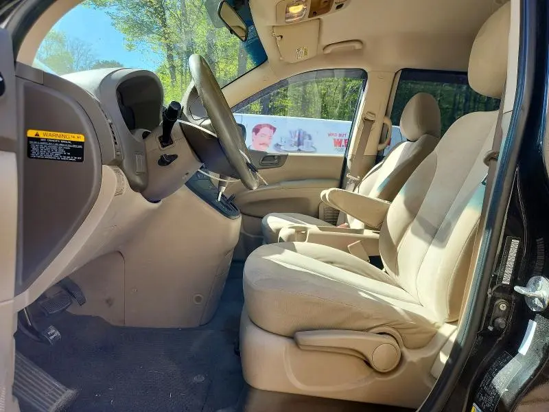 2010 KIA SEDONA LX  