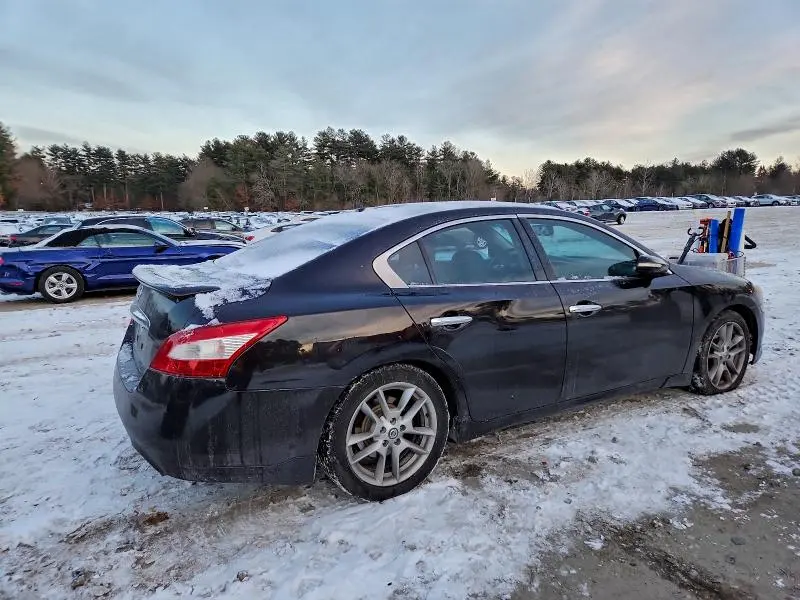 2010 NISSAN MAXIMA S  