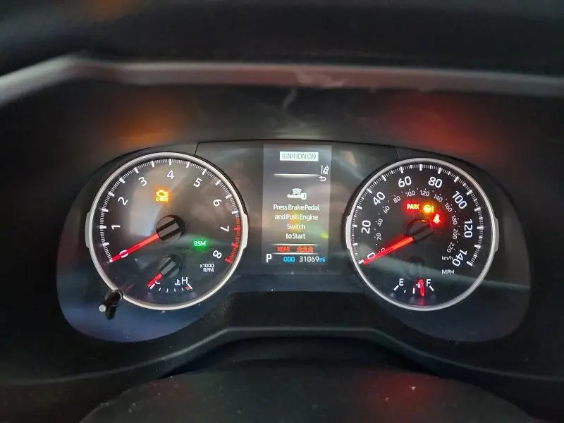 2021 TOYOTA RAV4 XLE  