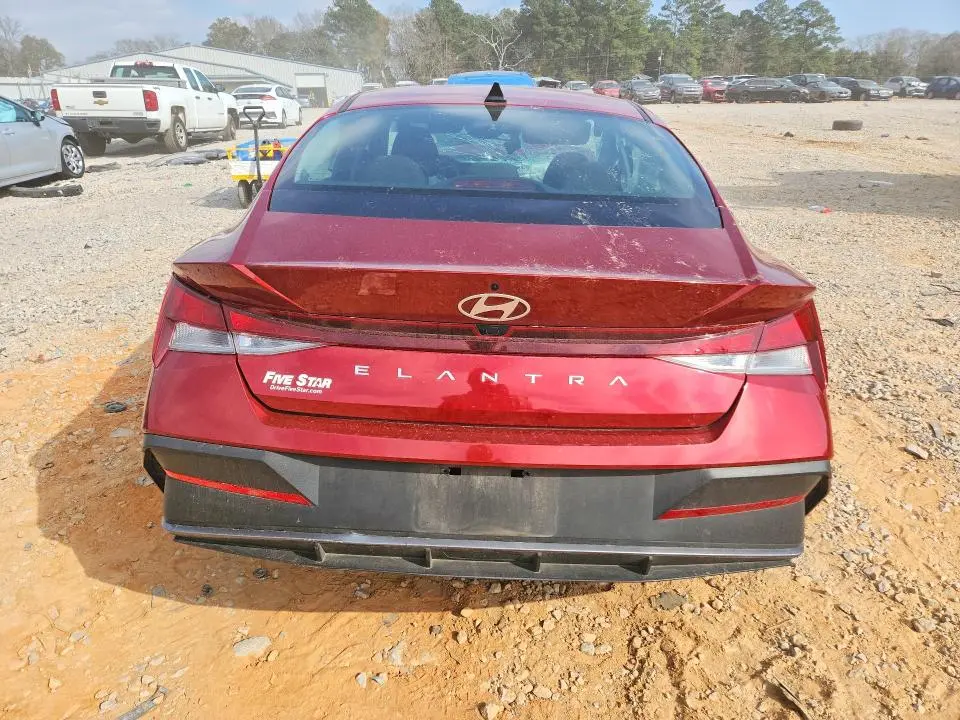 2024 HYUNDAI ELANTRA SEL  