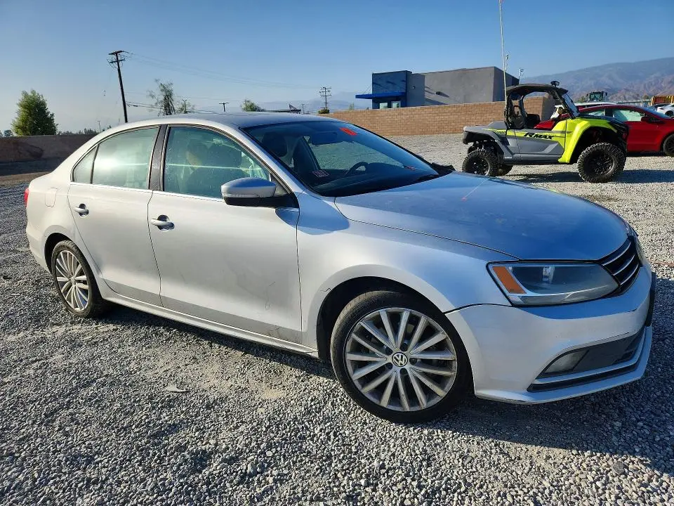 2015 VOLKSWAGEN JETTA SE  