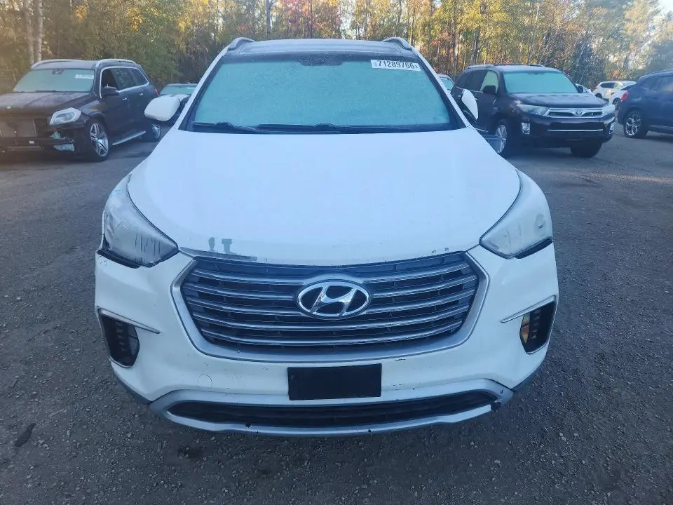 2017 HYUNDAI SANTA FE SE  