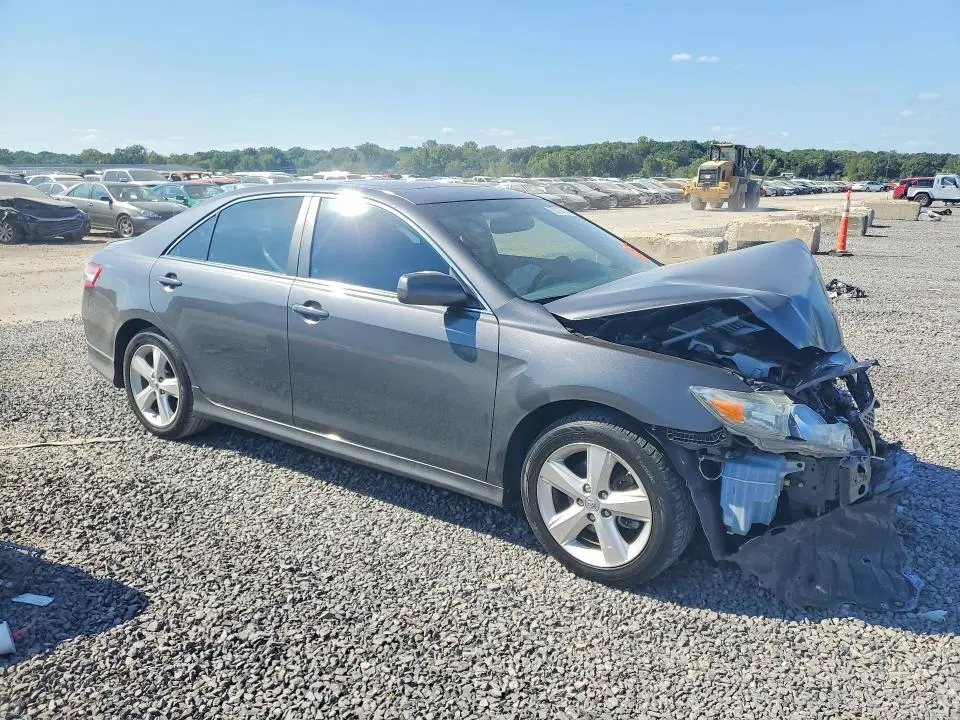 2011 TOYOTA CAMRY SE V6  