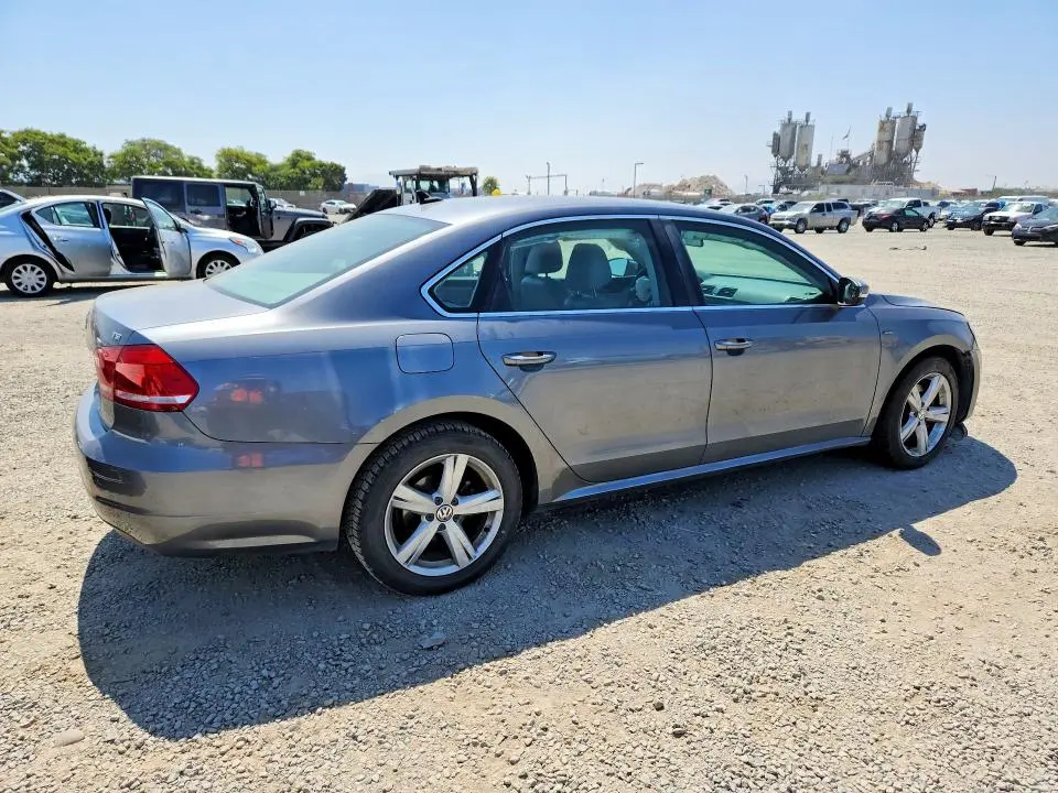 2015 VOLKSWAGEN PASSAT S  