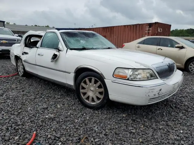 2010 LINCOLN TOWN CAR SIGNATURE LIMITED  