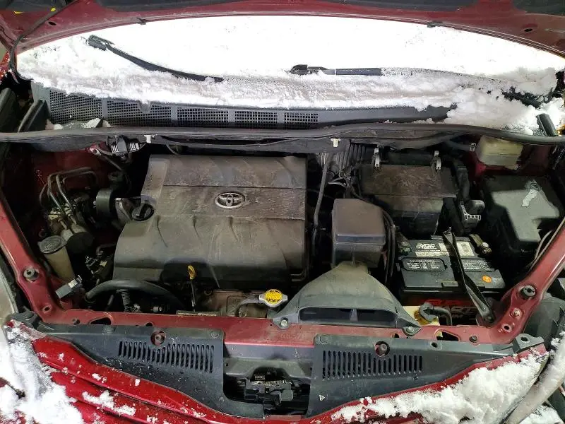 2015 TOYOTA SIENNA LE 8-PASSENGER  