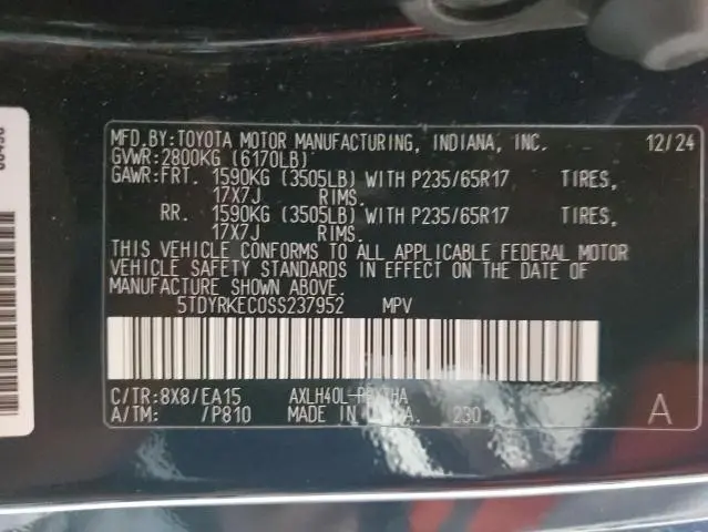 2025 TOYOTA SIENNA XLE  