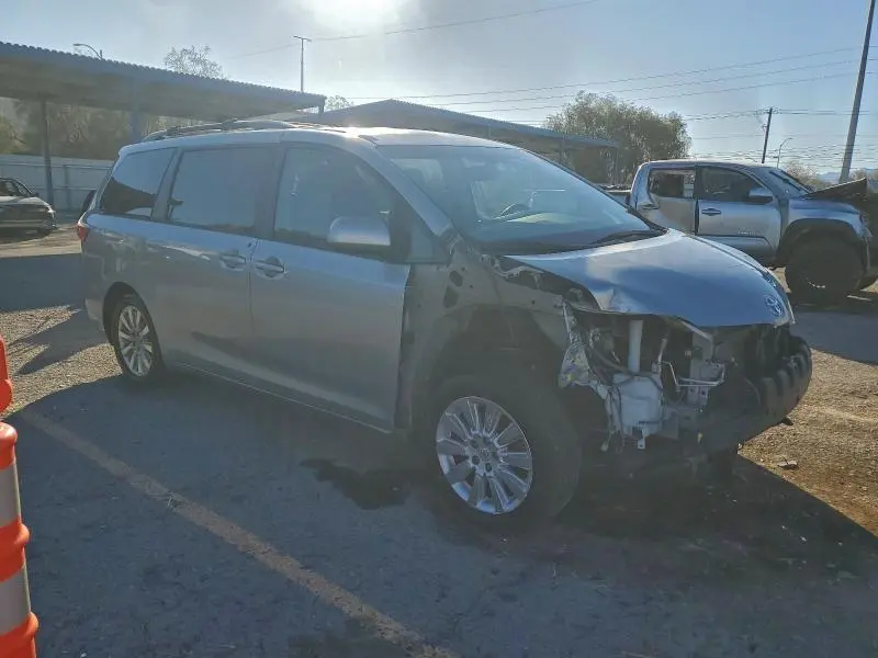 2016 TOYOTA SIENNA LE  