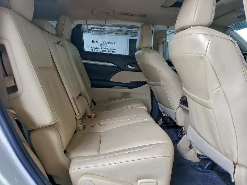 2018 TOYOTA HIGHLANDER SE  