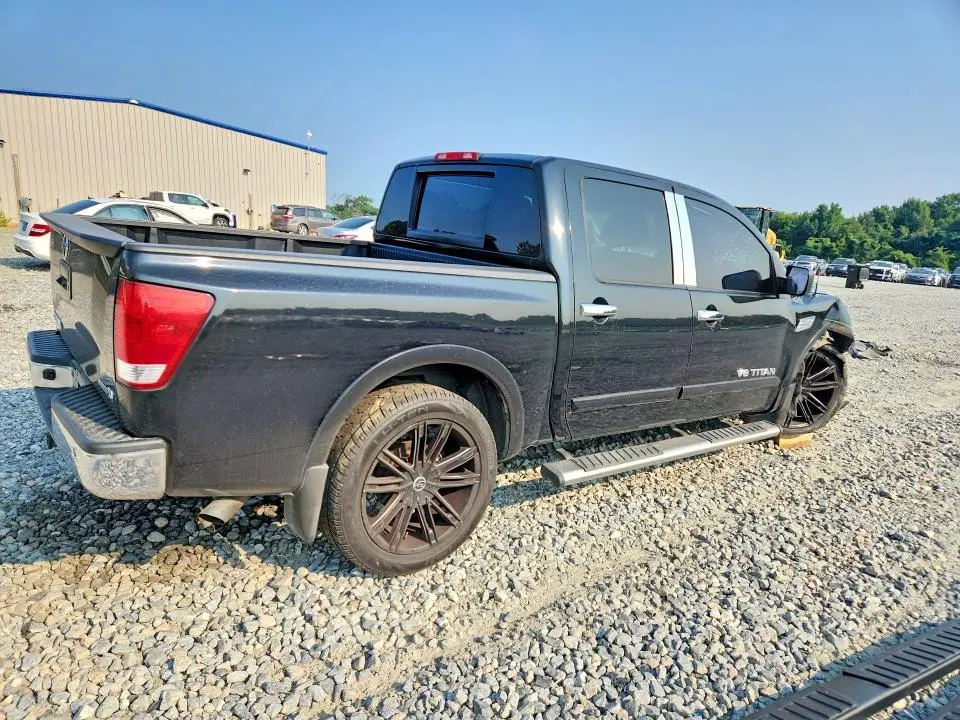 2015 NISSAN TITAN SV  