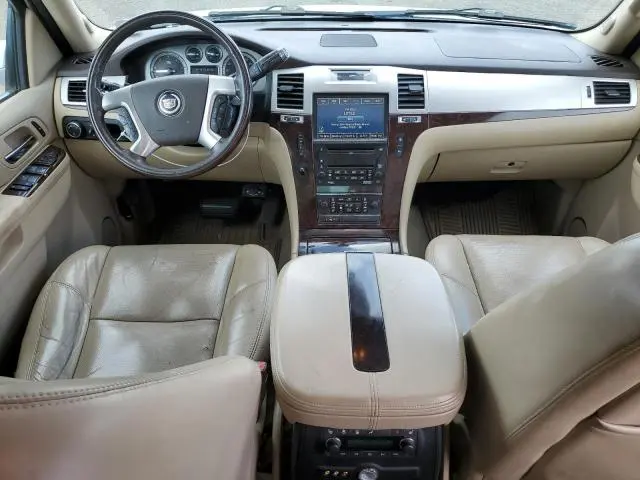 2010 CADILLAC ESCALADE LUXURY  