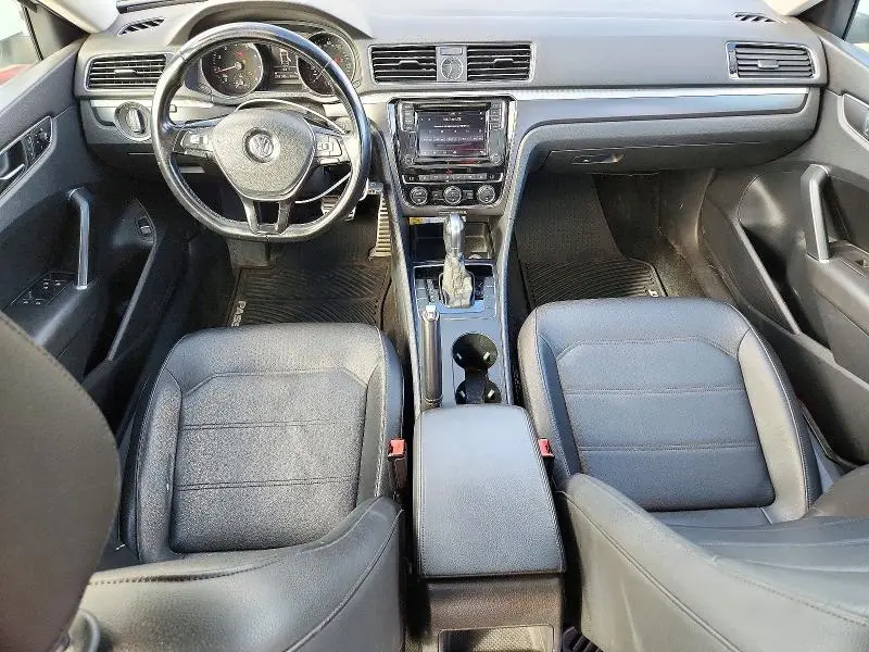 2017 VOLKSWAGEN PASSAT   