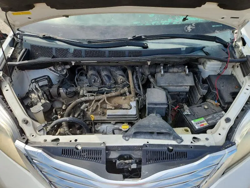 2011 TOYOTA SIENNA LIMITED 7-PASSENGER  