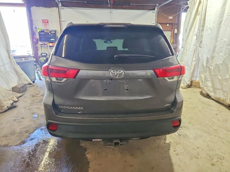 2019 TOYOTA HIGHLANDER LE  