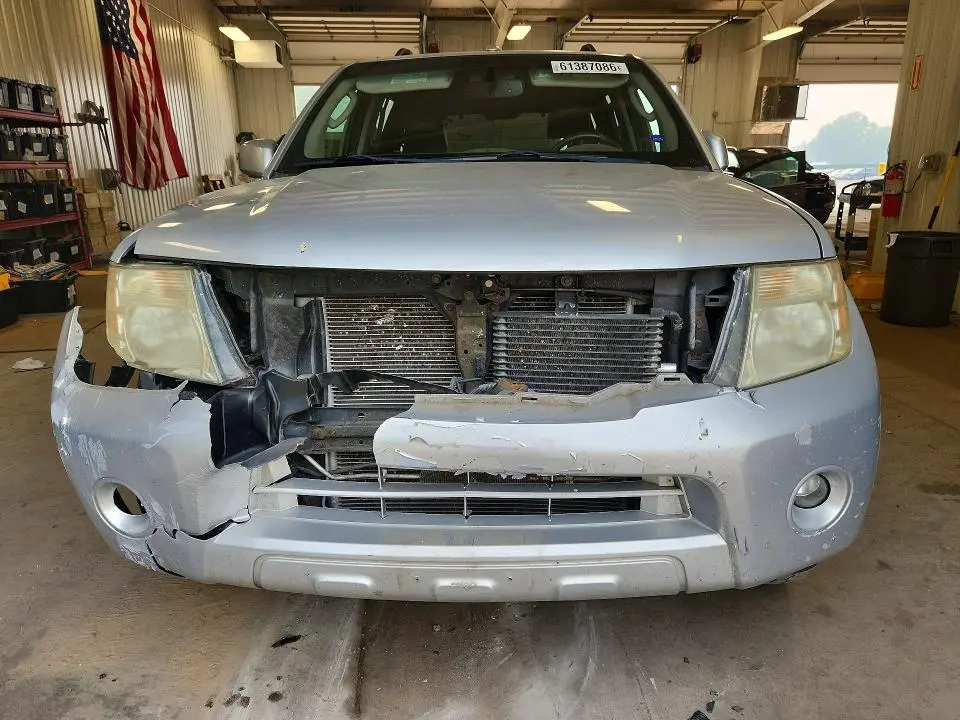 2011 NISSAN PATHFINDER S  