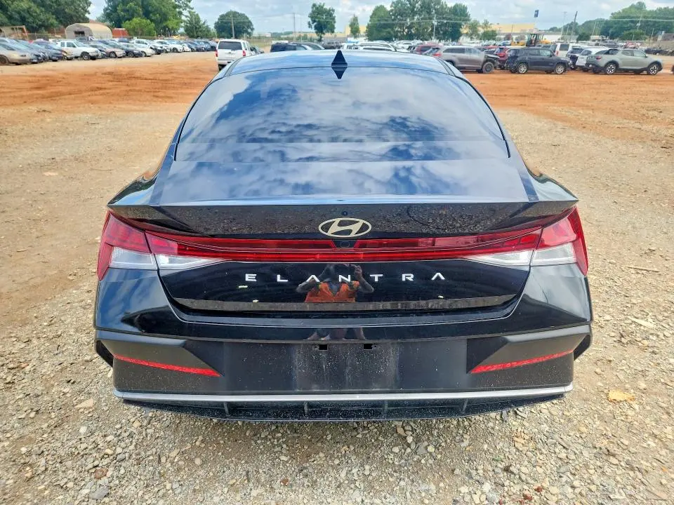 2025 HYUNDAI ELANTRA SEL  