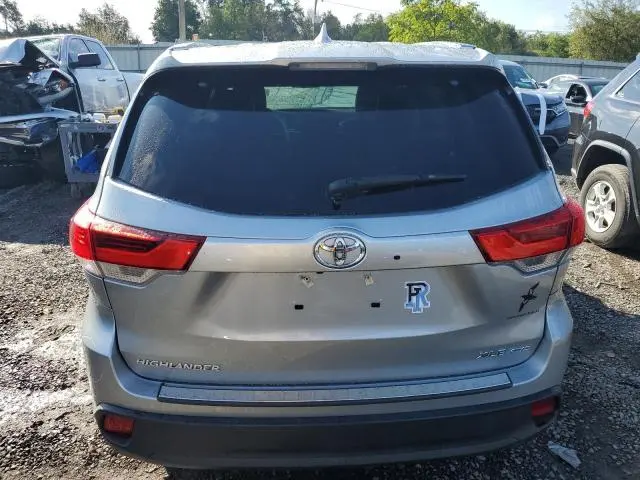2018 TOYOTA HIGHLANDER SE  