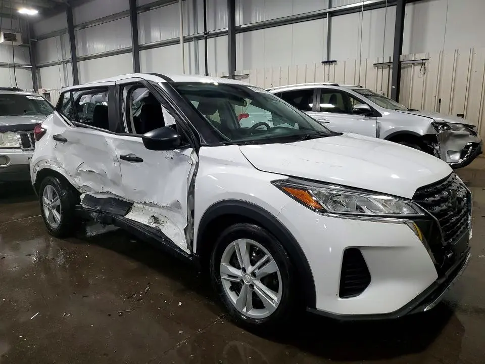 2021 NISSAN KICKS S  