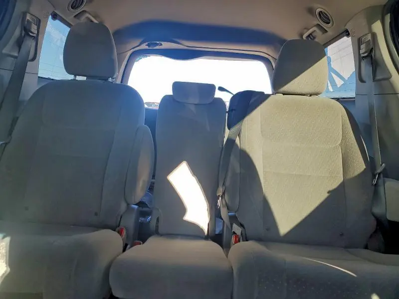 2016 TOYOTA SIENNA LE  