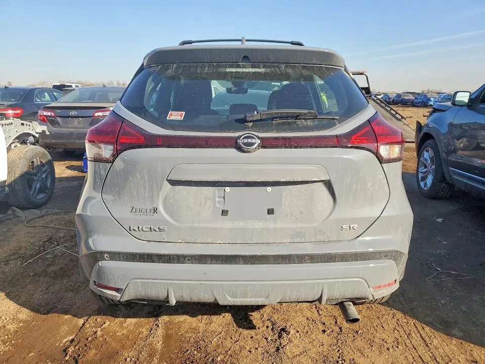 2022 NISSAN KICKS SR  