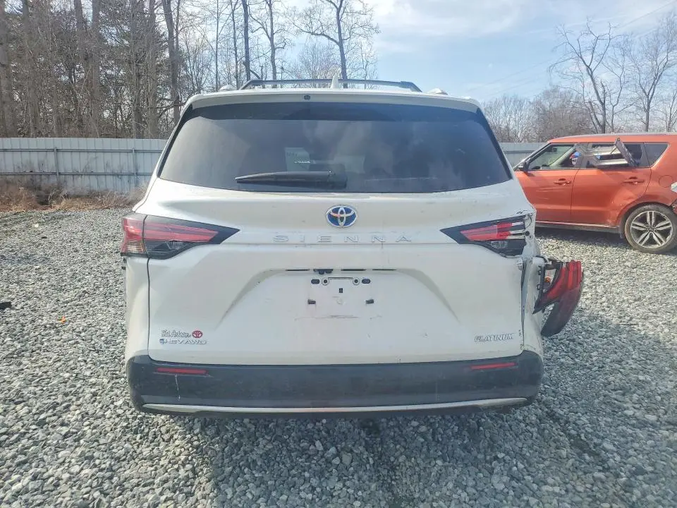 2025 TOYOTA SIENNA   