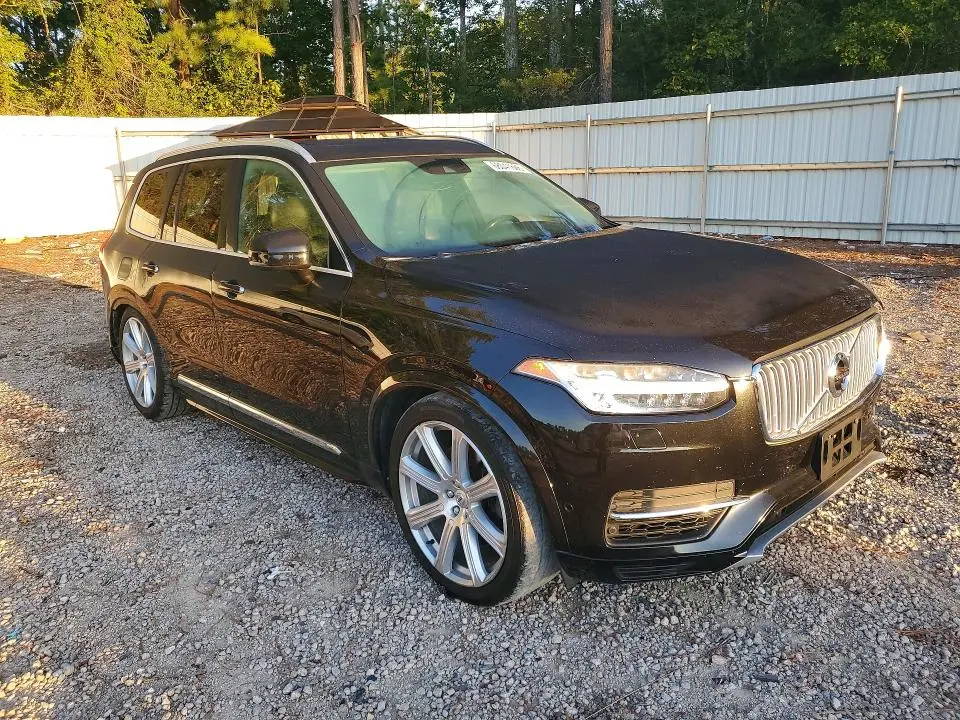2017 VOLVO XC90 T8  