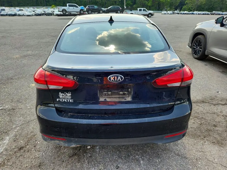 2018 KIA FORTE LX  