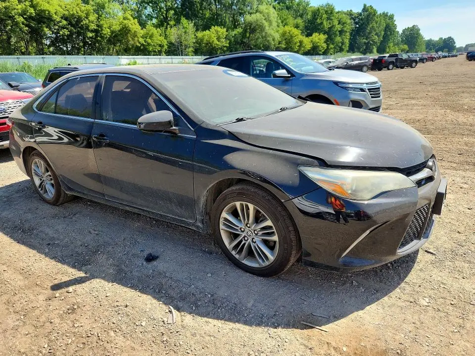 2015 TOYOTA CAMRY SE  
