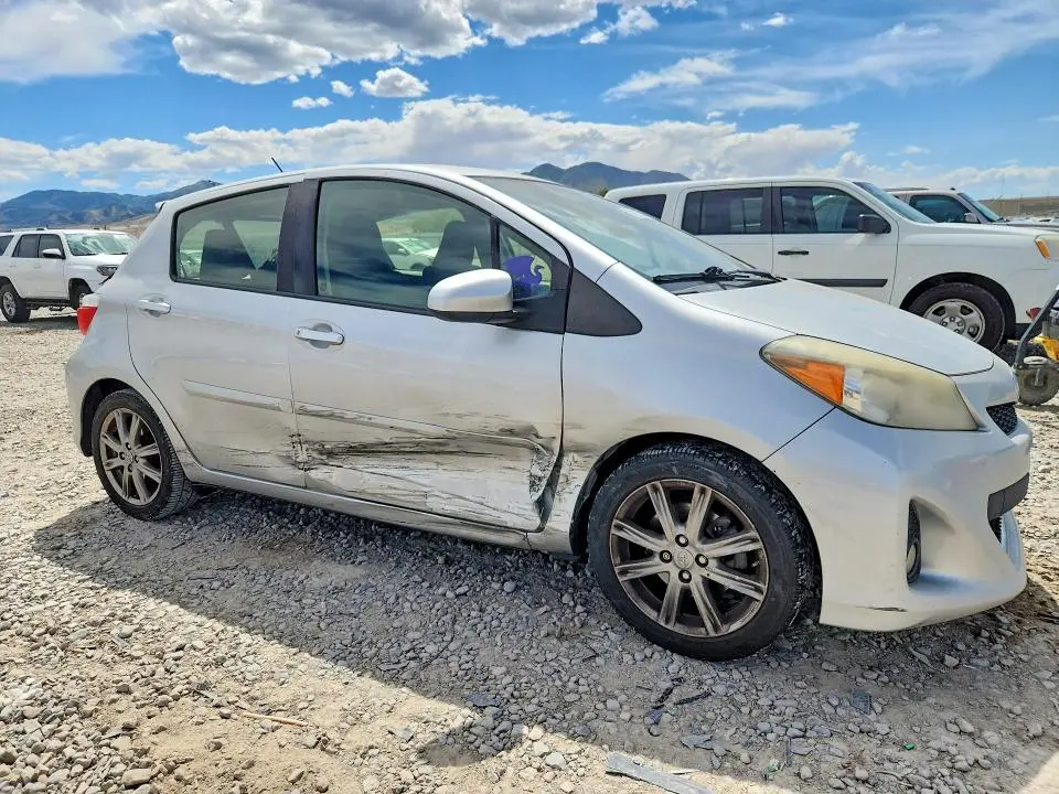 2013 TOYOTA YARIS 5-DOOR SE  