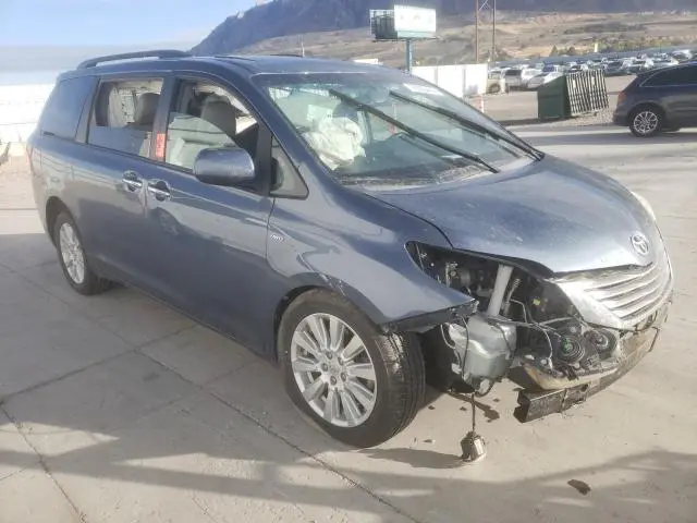 2017 TOYOTA SIENNA XLE  