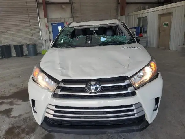 2019 TOYOTA HIGHLANDER SE  