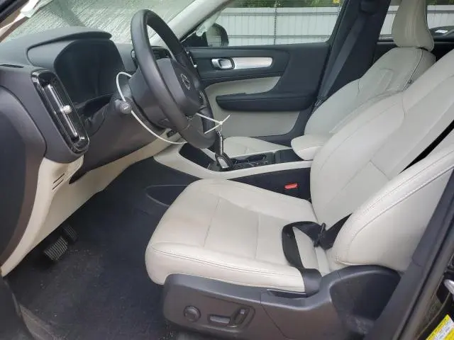 2021 VOLVO XC40 T5 MOMENTUM  