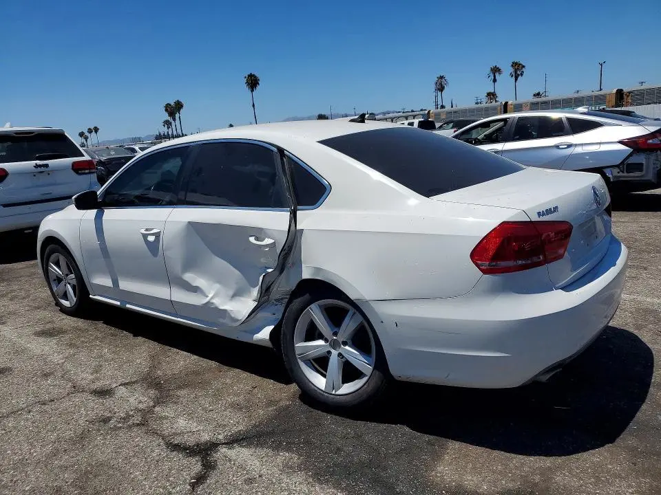 2015 VOLKSWAGEN PASSAT SE  