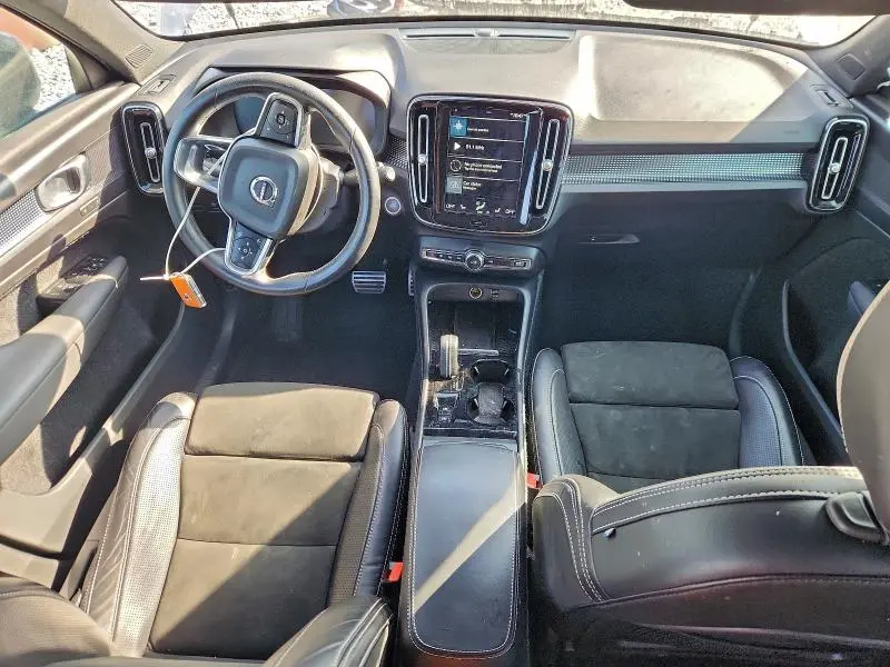 2021 VOLVO XC40 T5 R-DESIGN  