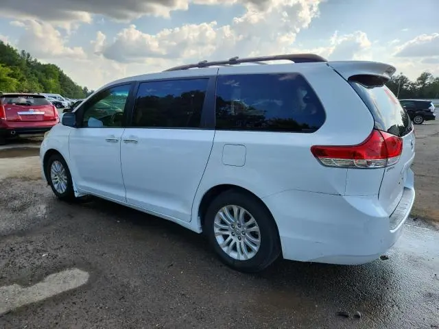2013 TOYOTA SIENNA XLE  