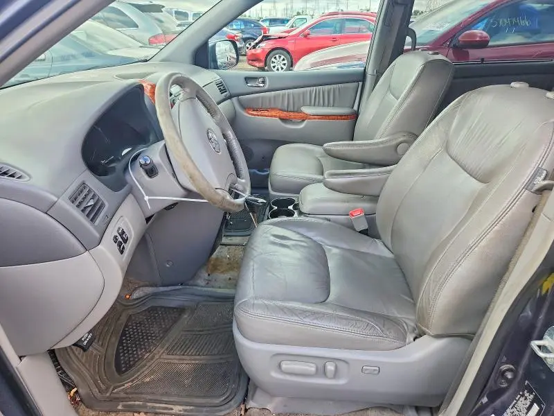 2010 TOYOTA SIENNA XLE  