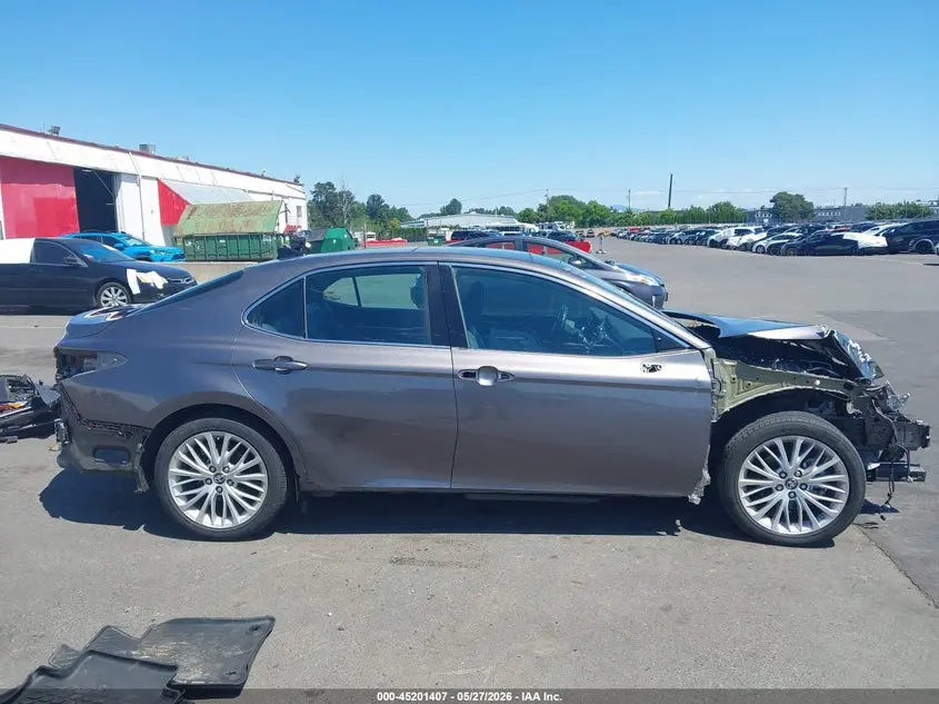 2019 TOYOTA CAMRY XLE V6