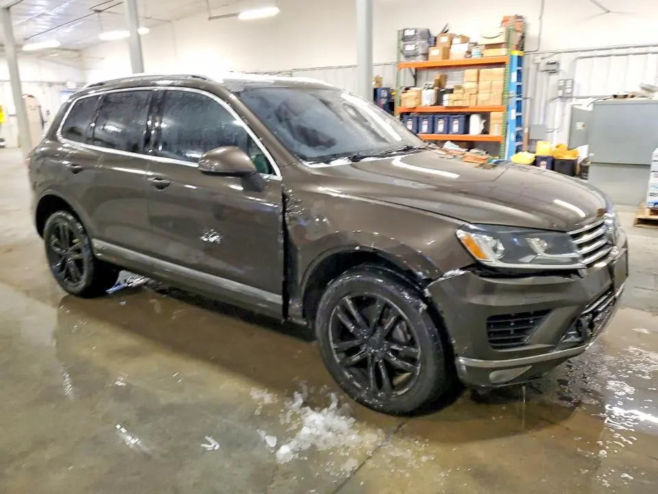 2015 VOLKSWAGEN TOUAREG V6  