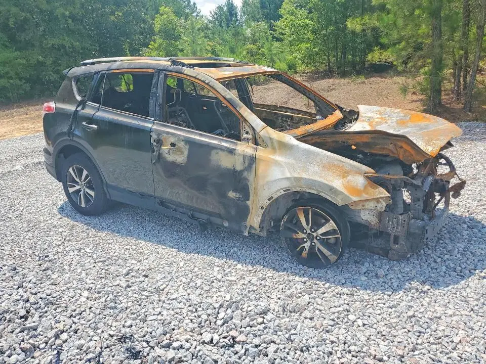 2017 TOYOTA RAV4 XLE   