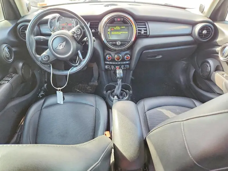 2017 MINI COOPER   