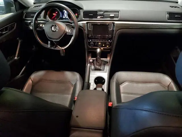 2018 VOLKSWAGEN PASSAT SE  