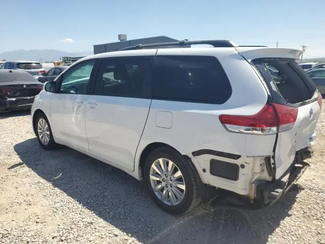 2013 TOYOTA SIENNA XLE  