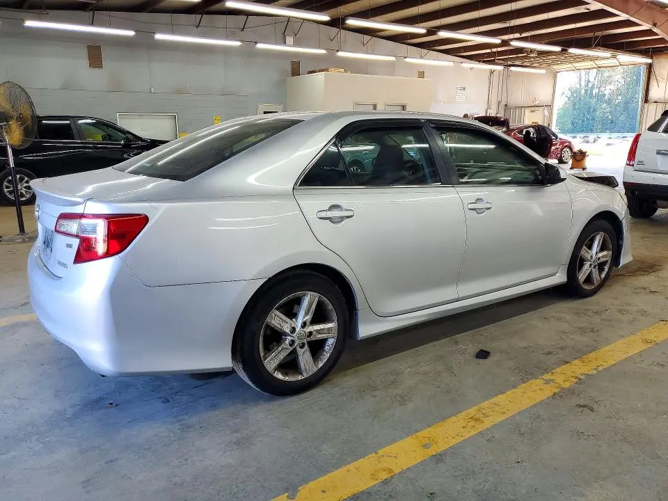 2014 TOYOTA CAMRY SE  
