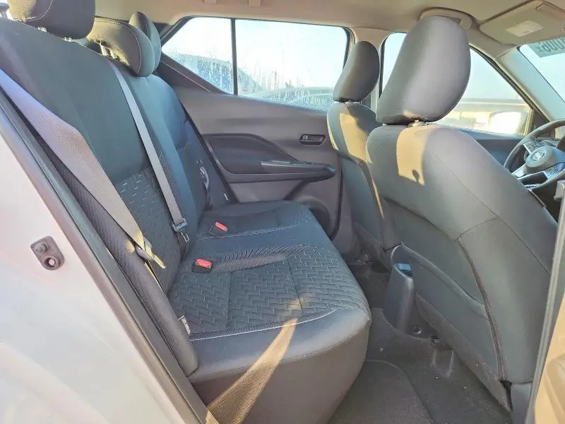2021 NISSAN KICKS S  