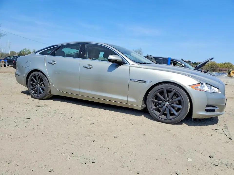 2013 JAGUAR XJ   